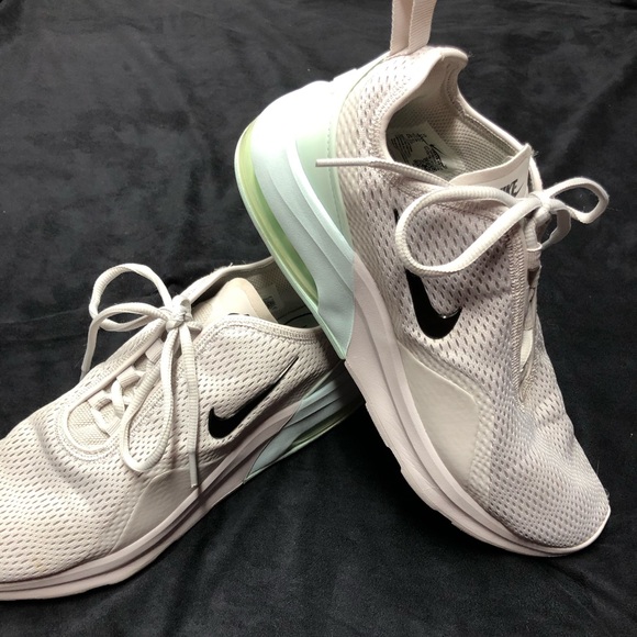 mint green nike trainers